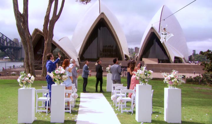 Steffy glides down the aisle